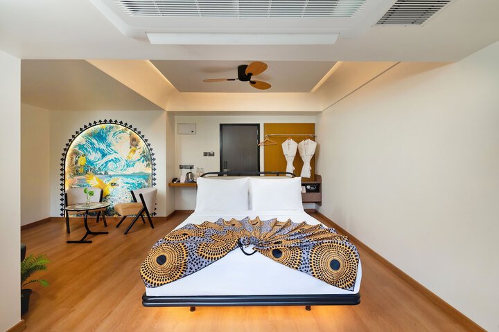 Room 17 of 102