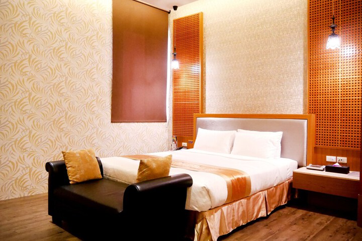 Room 13 of 81