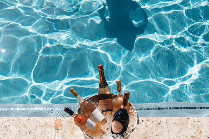 Poolside bar
