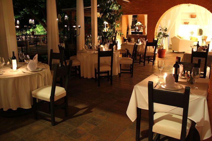 Dining 16 of 27