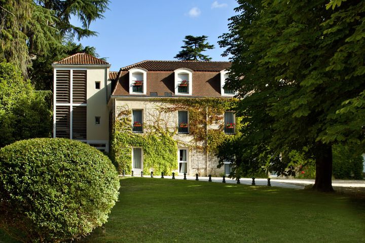 LOrangerie du Chateau des Reynats in Chancelade