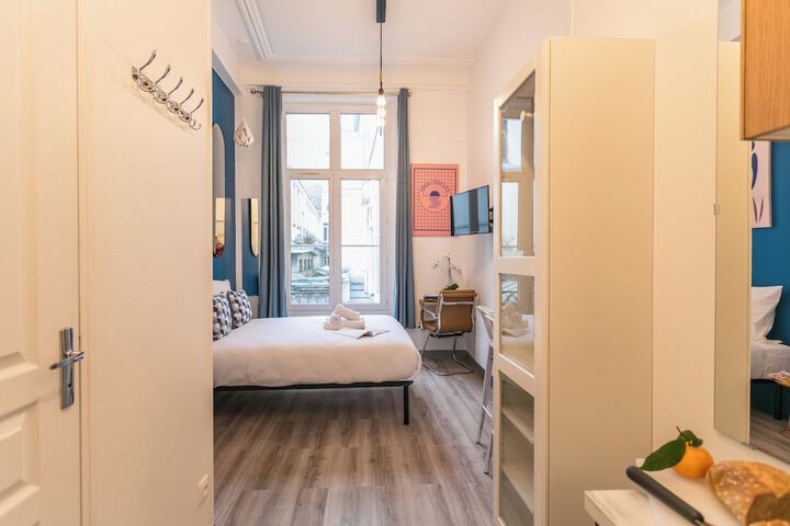 Room 2 of 90