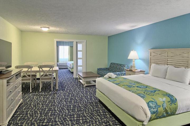 1 King Bed Petite Non Beach View (9 of 33)