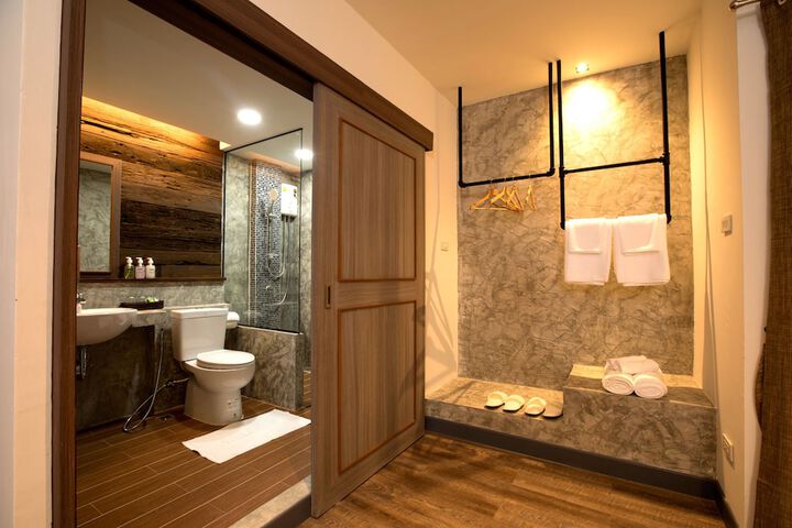 Room 15 of 22