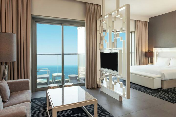 Room 46 of 107