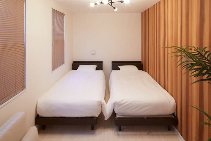 Room 27 of 84
