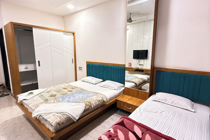 Room 11 of 19