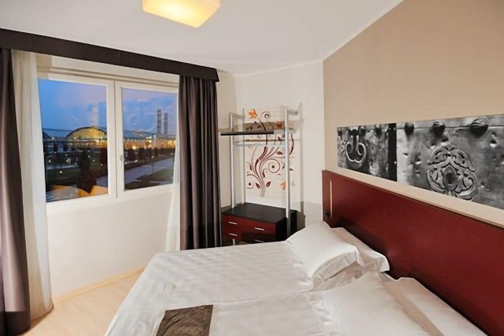 Room 11 of 27