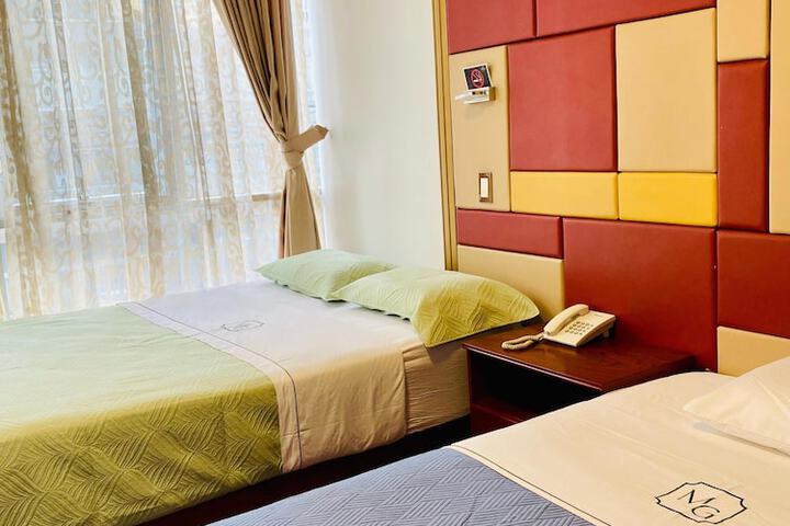 Room 11 of 28