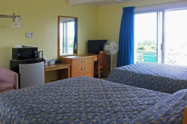 Room 3 of 10
