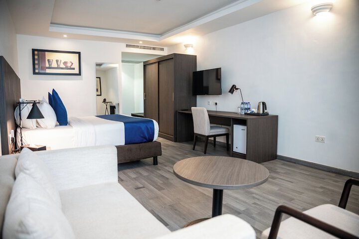 Room 13 of 78