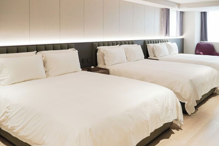 Room 7 of 83