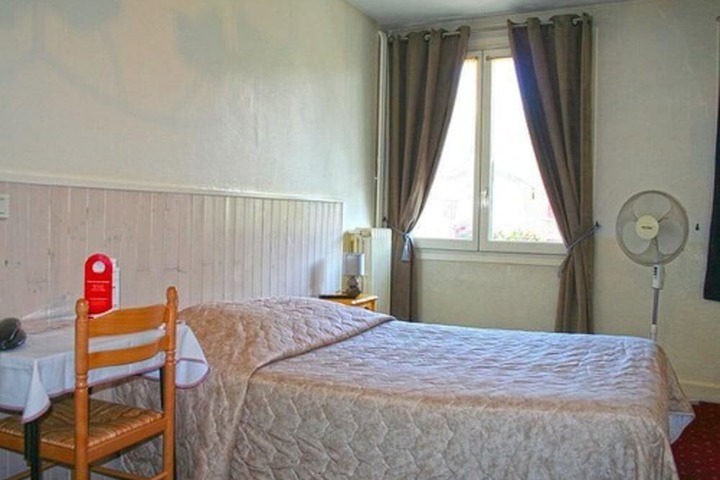 Room 4 of 49