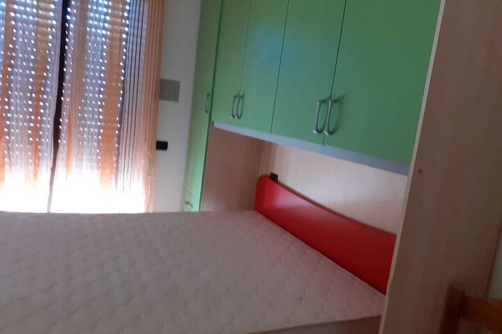 Room 10 of 14