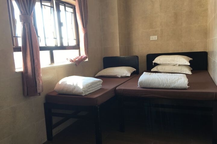 Room 27 of 72