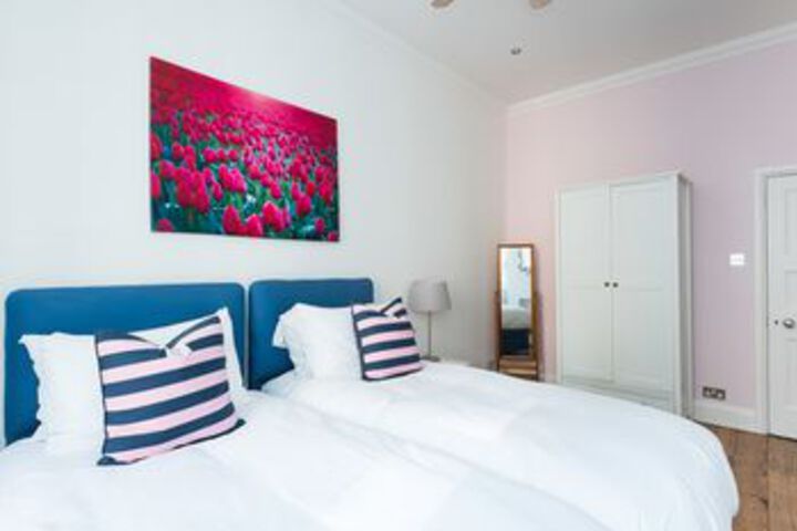 Room 14 of 25
