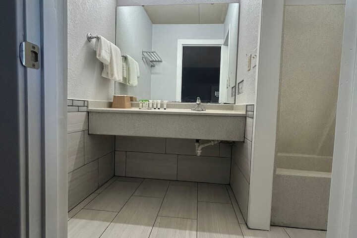 Room 7 of 11