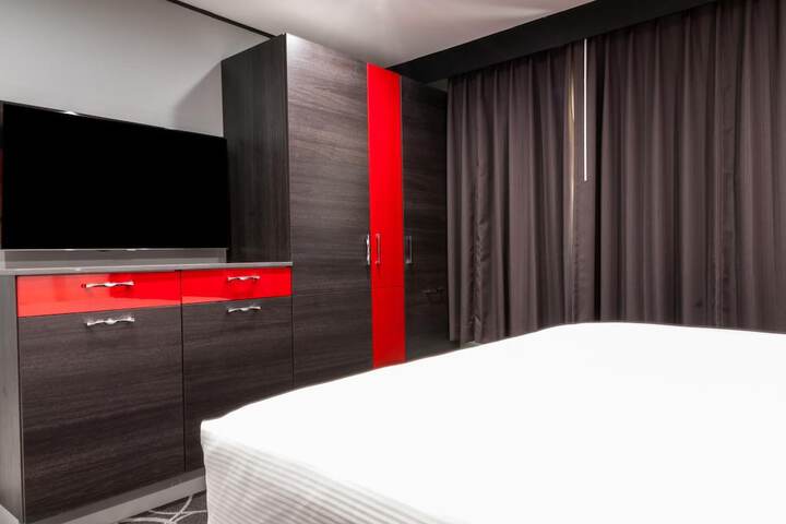 Deluxe King Room (5 of 11)