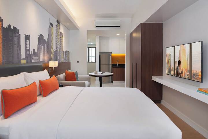 Room 15 of 40