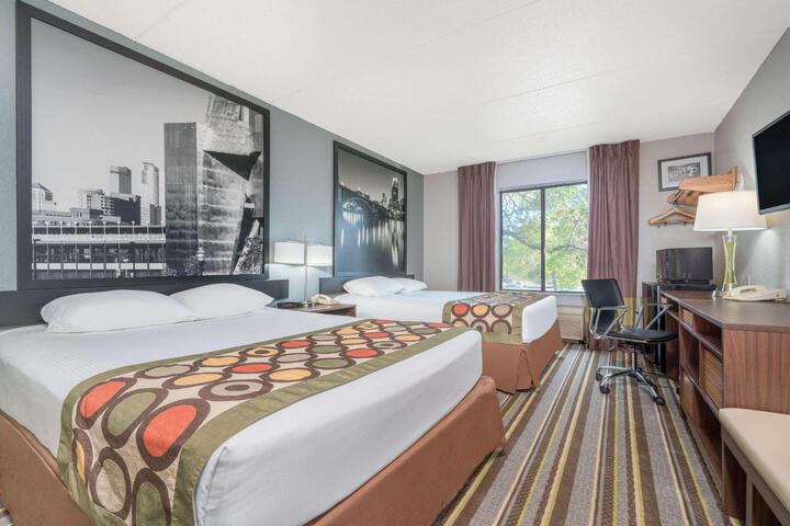 1 Queen Bed (7 of 14)