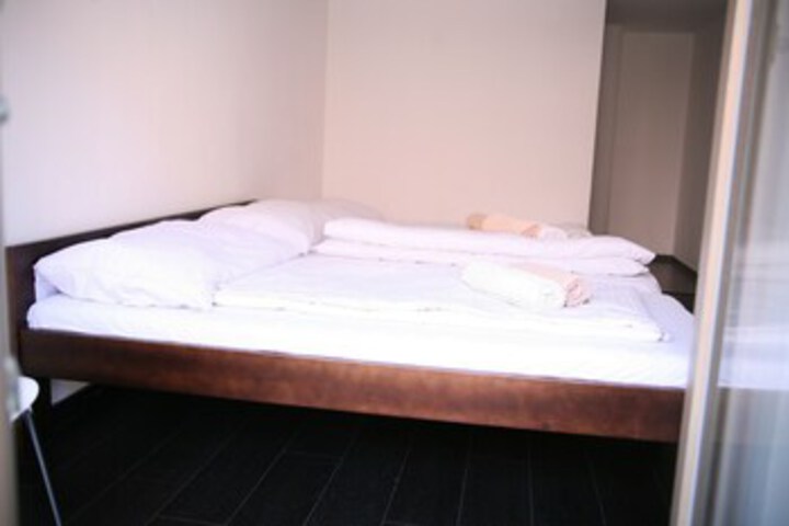 Room 53 of 275