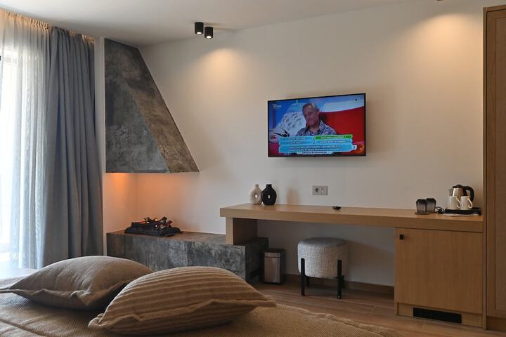 Room 6 of 50