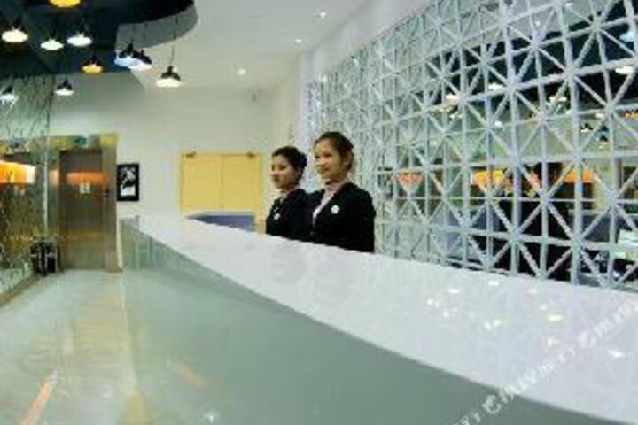Zhotels (Shanghai North Bund Sichuan North Road Center)