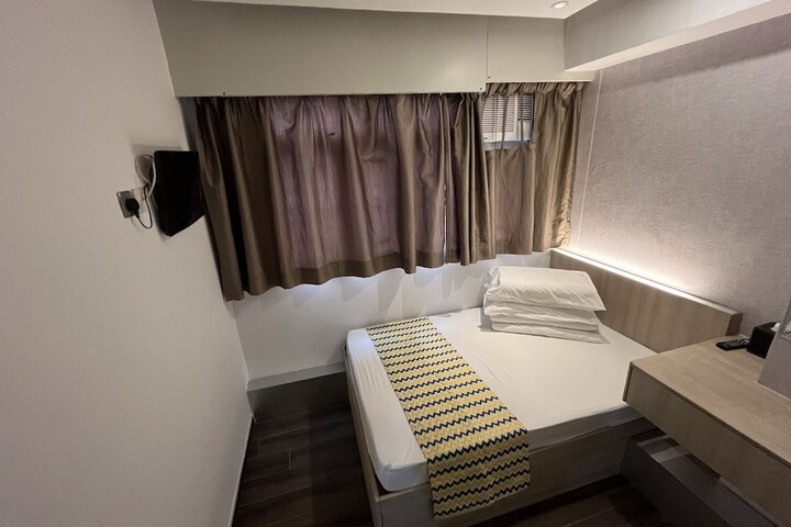 Room 12 of 50