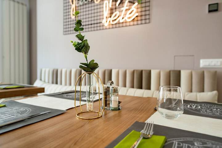 Dining 49 of 66