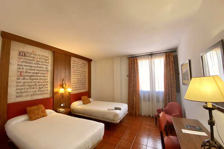 Room 13 of 34