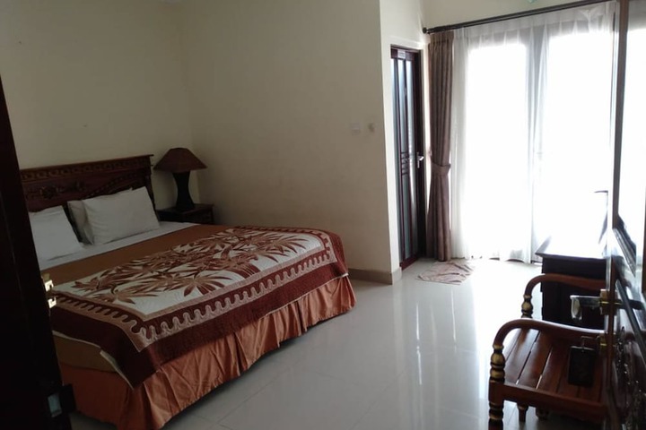 Room 8 of 15