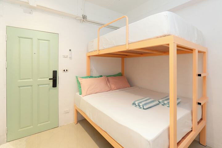 Room 3 of 31