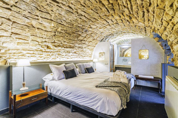 Room 3 of 128