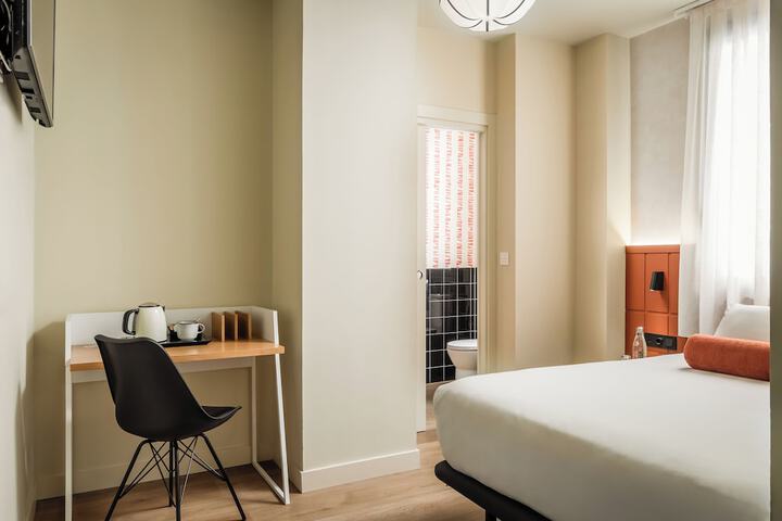 Room 16 of 39