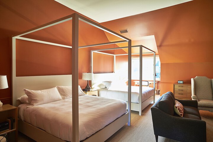 Room 3 of 124