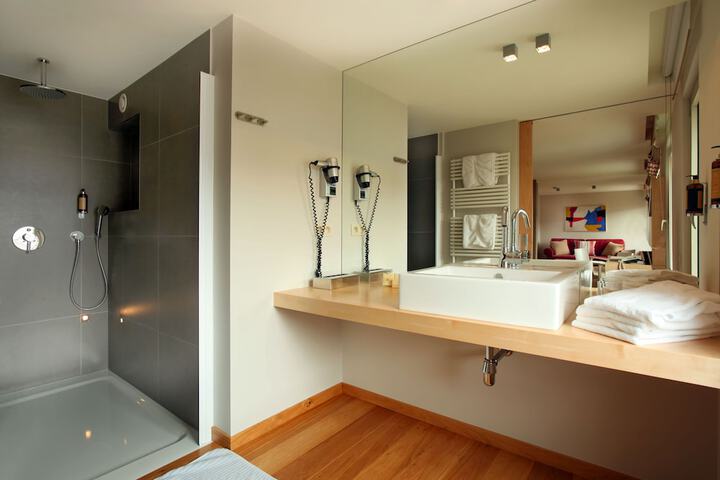 Room 12 of 28