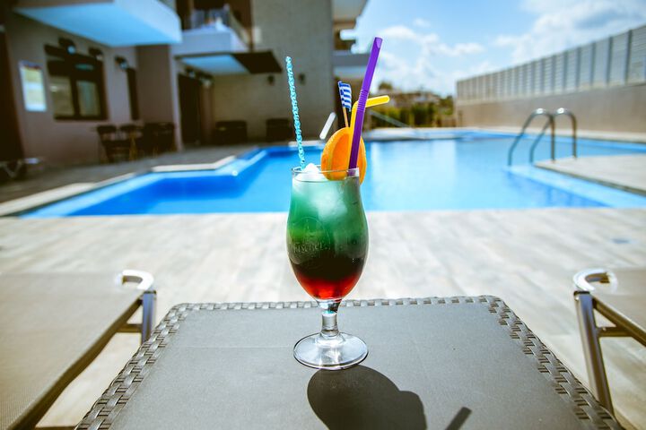 Lounge 44 of 62