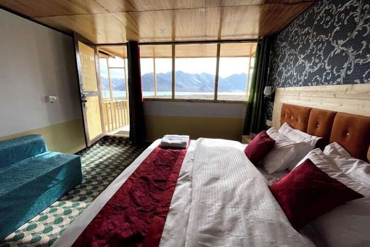 Room 3 of 6