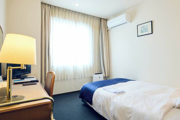 Room 3 of 27