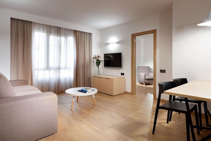 Room 9 of 38