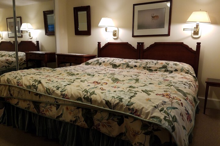 Room 3 of 43