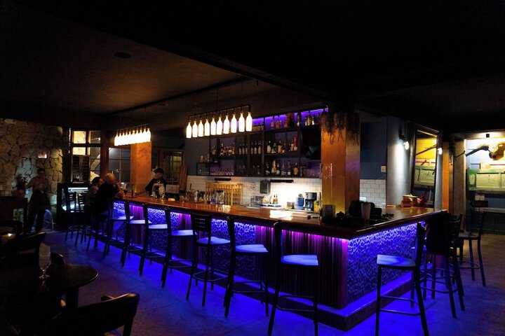 Lounge 43 of 63