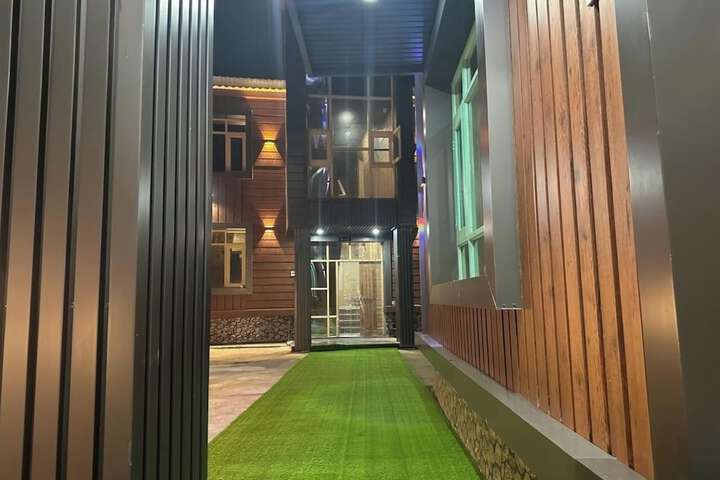Hotel 11 of 12