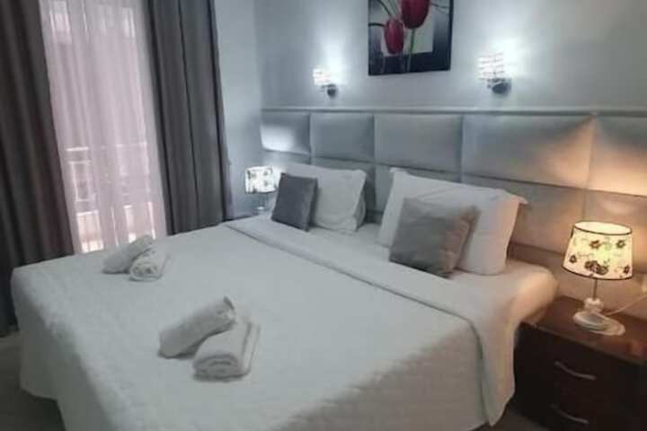 Room 33 of 106