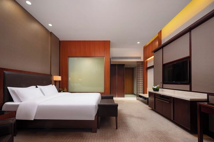 Room 13 of 44