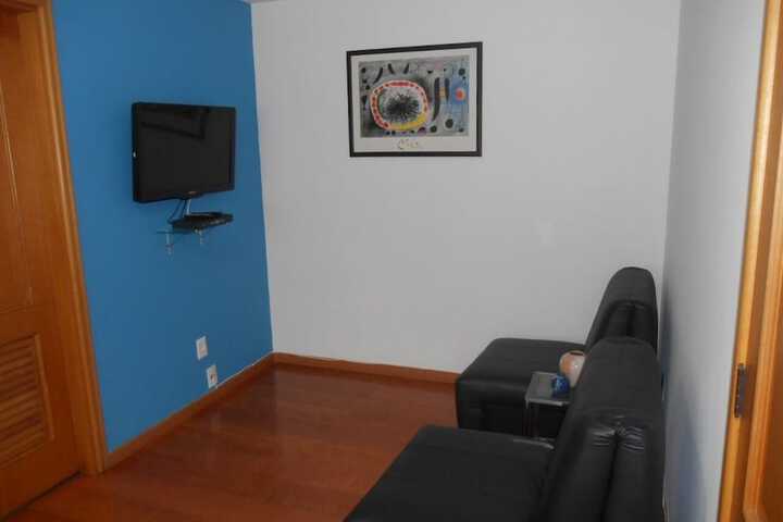 Room 9 of 16