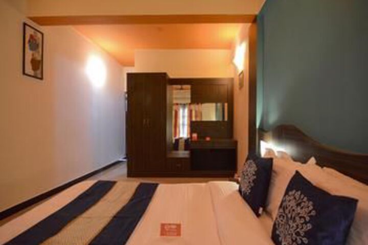 Room 12 of 18