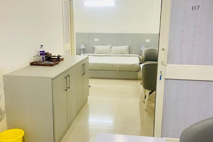 Room 5 of 14