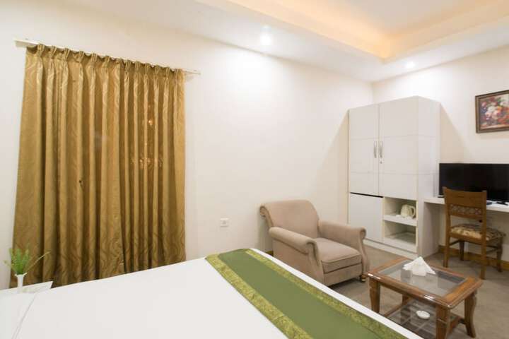 Room 6 of 32
