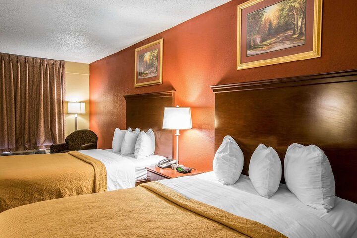 2 Double Beds (3 of 8)